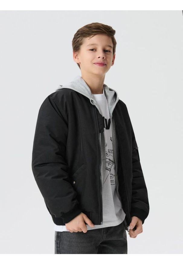 Sinsay - Kurtka bomberka z kieszeniami - czarny. Kolor: czarny