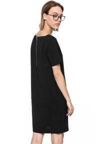 Tom Tailor - TOM TAILOR O-SHAPE DRESS DAMSKA SUKIENKA 5018496.00.75 COL. 2999. Długość rękawa: krótki rękaw. Typ sukienki: proste. Styl: klasyczny, elegancki #3
