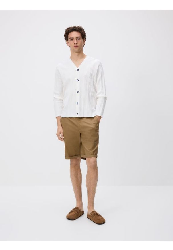 Reserved - Strukturalny kardigan z dodatkiem lnu - biały. Kolor: biały. Materiał: len