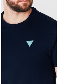 Guess - GUESS Granatowy t-shirt męski z turkusowym logo. Kolor: niebieski. Wzór: aplikacja