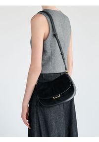 Reserved - Torebka crossbody - czarny. Kolor: czarny. Materiał: zamszowe. Styl: klasyczny