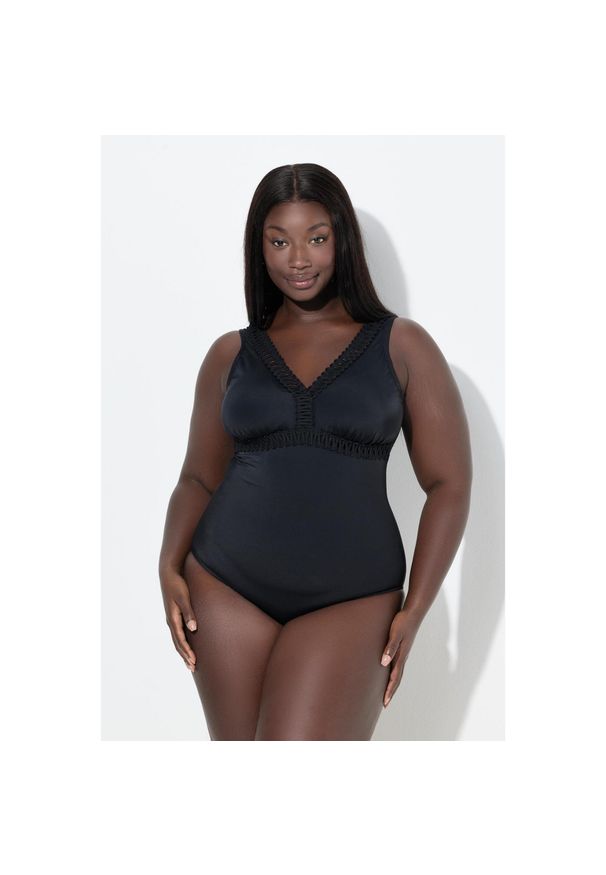 ULLA POPKEN - Damski Strój kąpielowy obszycia miękkie miseczki głębokie plecy z recyklingu. Kolekcja: plus size. Kolor: czarny. Materiał: materiał, poliester, elastan, poliamid
