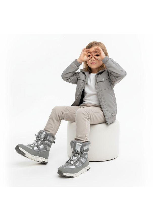 Big-Star - Śniegowce damskie Big Star, cholewka z materiału tekstylnego z ociepleniem i wykończeniem z imitacji futra oraz sznurowaniem gruba podeszwa z wyraźny. Kolor: szary. Materiał: materiał, futro. Szerokość cholewki: normalna. Sezon: zima. Styl: młodzieżowy