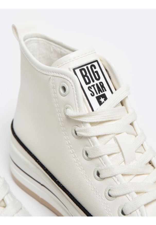 Big-Star - Trampki damskie wysokie ze skóry ekologicznej białe OO274061 101. Okazja: na co dzień. Wysokość cholewki: za kostkę. Kolor: biały. Materiał: skóra ekologiczna. Styl: casual