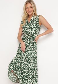 Born2be - Zielona Wiskozowa Sukienka z Gumką w Pasie Zapinana na Guziki z Materiałowym Paskiem Giselia. Okazja: na co dzień. Typ kołnierza: dekolt w serek. Kolor: zielony. Materiał: materiał, wiskoza. Długość rękawa: krótki rękaw. Styl: casual, elegancki #7