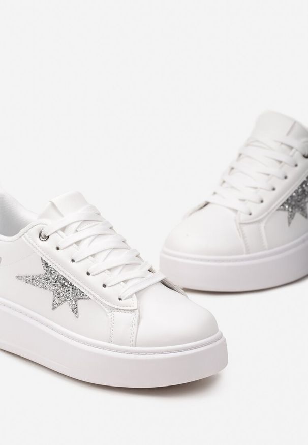Born2be - Białe Sneakersy na Grubej Podeszwie Ozdobione Brokatem Genivira. Okazja: na co dzień. Kolor: biały. Wzór: aplikacja