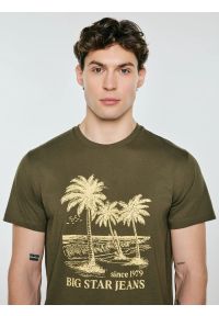 Big-Star - Koszulka męska z kontrastowym nadrukiem khaki Omer 303. Kolor: zielony. Materiał: materiał, bawełna, skóra, dzianina. Wzór: nadruk. Styl: militarny, elegancki, klasyczny, vintage #4