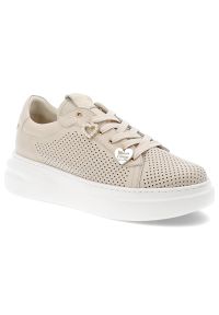 CheBello - Beżowe Sneakersy Chebello Stylowe Obuwie Damskie. Okazja: na co dzień. Zapięcie: sznurówki. Kolor: beżowy. Materiał: skóra. Szerokość cholewki: normalna. Sport: turystyka piesza