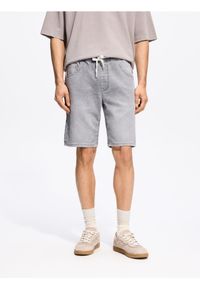 Reserved - Jeansowe szorty jogger - jasnoszary. Kolor: szary. Materiał: jeans