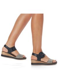 Skórzane komfortowe sandały na koturnie na rzep Remonte D6453-01 czarne. Zapięcie: rzepy. Kolor: czarny. Materiał: skóra. Obcas: na koturnie #7