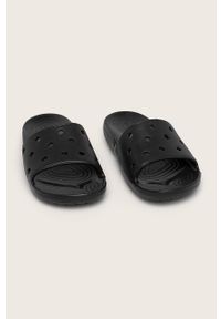 Crocs klapki Classic Crocs Slide męskie kolor czarny 206121. Kolor: czarny. Materiał: materiał, guma. Wzór: gładki. Obcas: na obcasie. Wysokość obcasa: niski #2