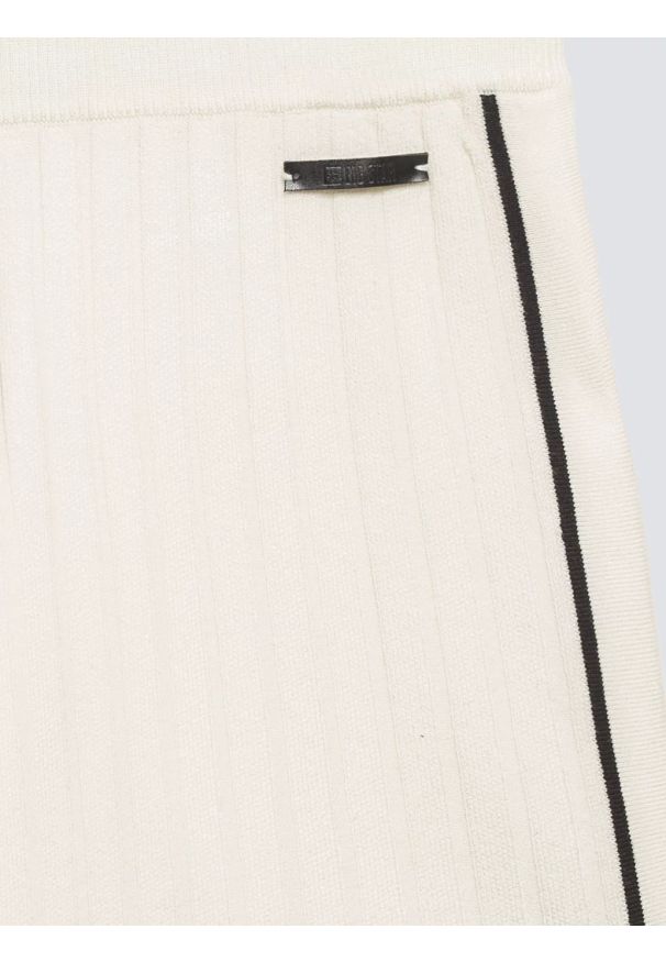 Big-Star - Szorty damskie z wiskozy z kontrastowym wykoŅczeniem białe Mickas 100. Kolor: biały. Materiał: wiskoza. Sezon: lato. Styl: elegancki, sportowy