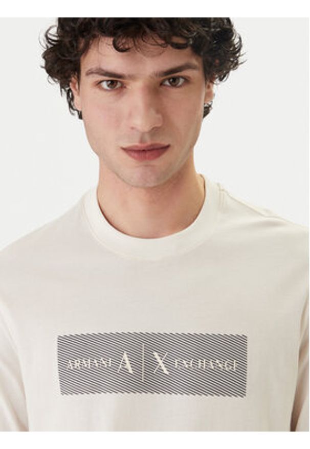 Armani Exchange Longsleeve XM002820 AF10356 U1074 Écru Regular Fit. Kolor: kremowy. Materiał: bawełna. Długość rękawa: długi rękaw