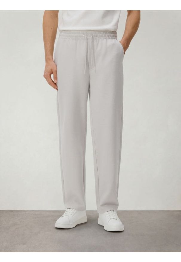 Reserved - Spodnie z wiązaniem - jasnoszary. Kolor: szary. Materiał: dzianina, bawełna