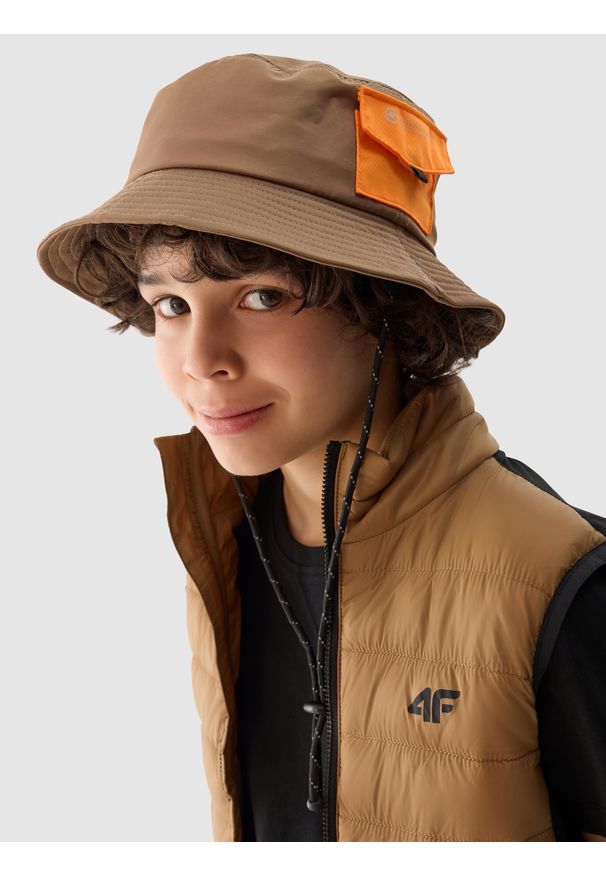 4f - Kapelusz bucket hat chłopięcy - beżowy. Kolor: beżowy. Materiał: materiał, syntetyk. Styl: sportowy, casual