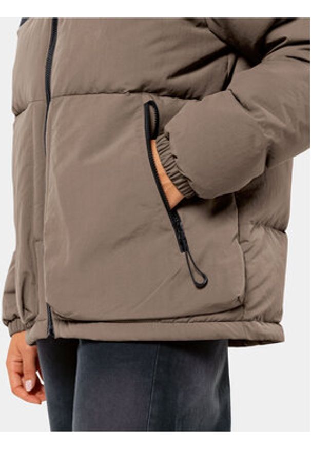Jack Wolfskin Kurtka puchowa Dellbrueck Jkt 1207561 Brązowy Regular Fit. Kolor: brązowy. Materiał: syntetyk