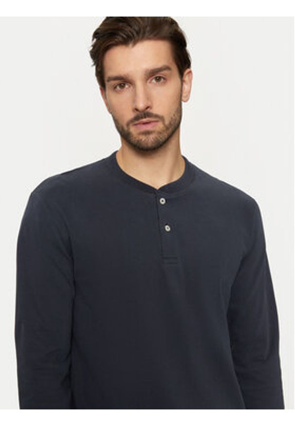 Marc O'Polo Longsleeve 429 2042 52184 Granatowy Regular Fit. Typ kołnierza: polo. Kolor: niebieski. Materiał: bawełna. Długość rękawa: długi rękaw