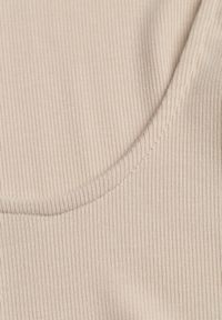 Born2be - Jasnobeżowe Body w Klasycznym Stylu Sadirise. Okazja: na co dzień. Kolor: beżowy. Długość rękawa: długi rękaw. Długość: długie. Styl: klasyczny #4