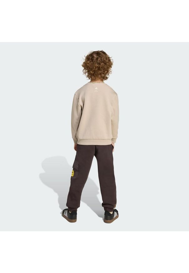 Adidas - Spodnie dresowe dla dzieci The Simpsons. Okazja: na uczelnię. Kolor: beżowy. Materiał: dresówka. Styl: sportowy