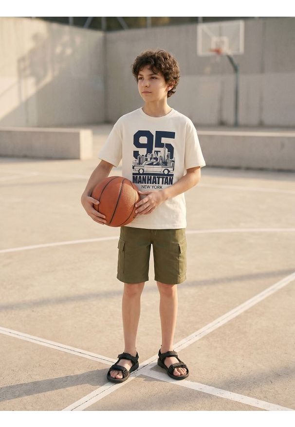 Sinsay - Bawełniane szorty cargo - zielony. Kolor: zielony. Materiał: bawełna