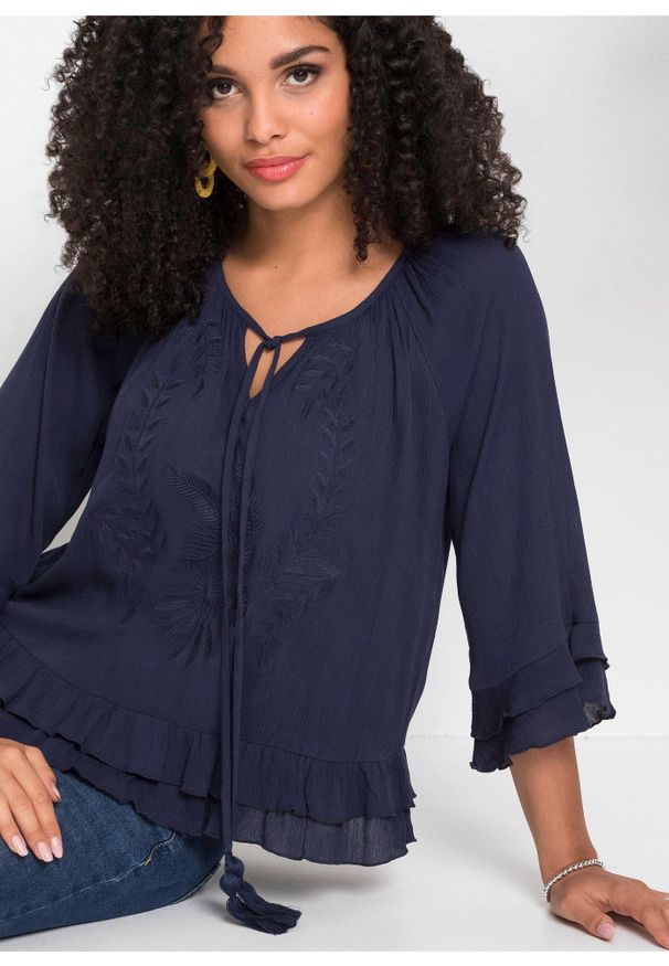 bonprix - Tunika z miękkiej wiskozy. Kolor: niebieski. Materiał: wiskoza. Wzór: haft, aplikacja. Styl: boho