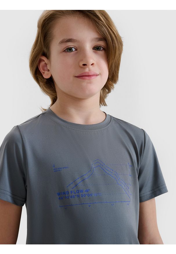 4f - 4F T-shirt trekkingowy szybkoschnący chłopięcy - szary 122/128 (6-8 lat). Kolor: szary. Materiał: dzianina, włókno, syntetyk, materiał, elastan. Wzór: gładki, nadruk, ze splotem, jednolity. Sezon: lato. Sport: turystyka piesza, fitness