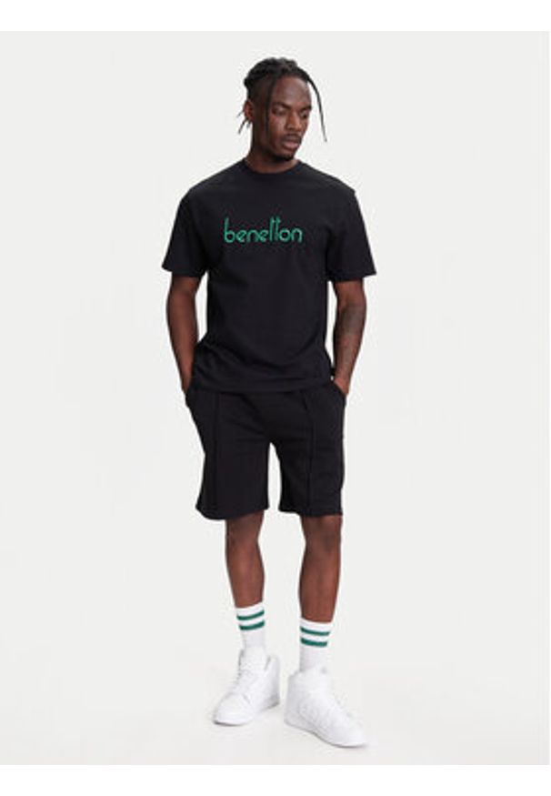 United Colors of Benetton - United Colors Of Benetton T-Shirt 3MI6U109O Czarny Oversize. Kolor: czarny. Materiał: bawełna