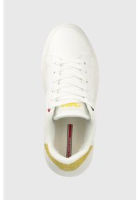 U.S. Polo Assn. sneakersy dziecięce kolor biały. Nosek buta: okrągły. Zapięcie: sznurówki. Kolor: biały. Materiał: guma. Szerokość cholewki: normalna. Obcas: na platformie #5
