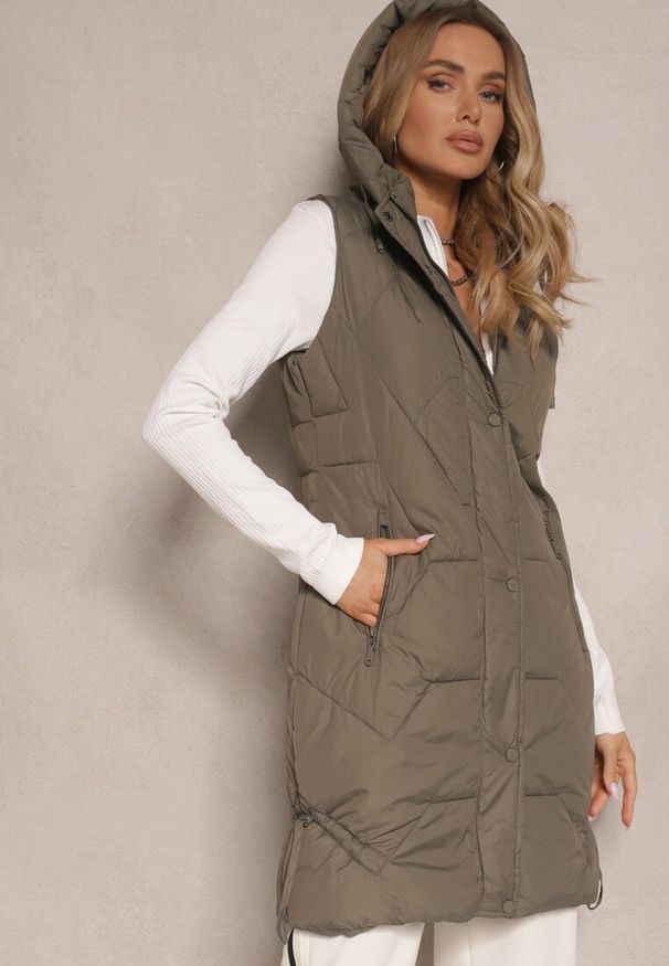 Renee - Ciemnozielona Kamizelka z Pikowaniem Ściągaczami i Kapturem z Możliwością Odpięcia Norinvia. Kolor: zielony. Materiał: jeans, dzianina. Styl: sportowy