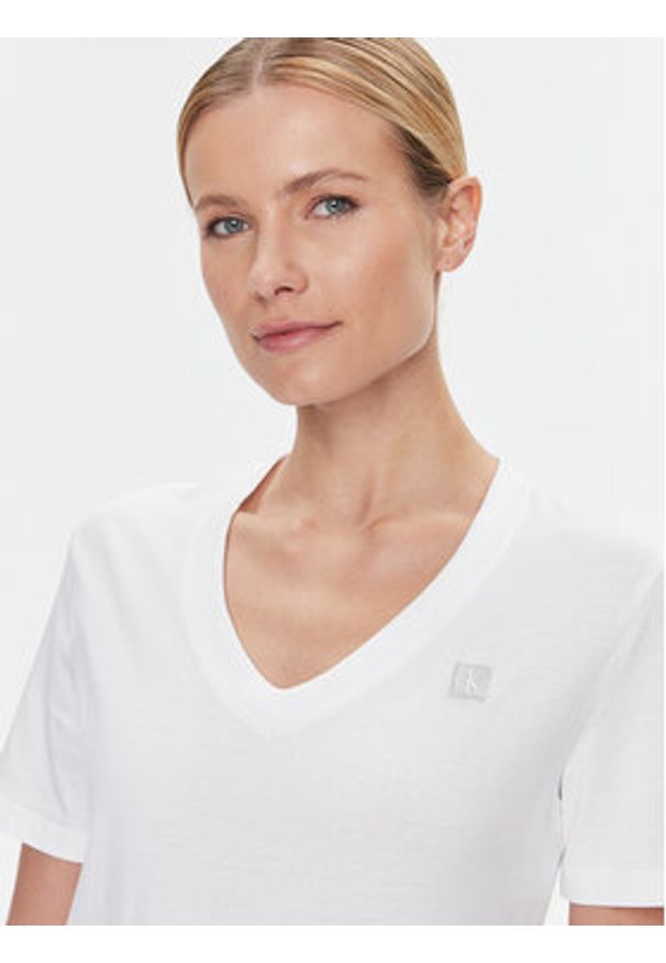 Calvin Klein Jeans T-Shirt Embro Badge J20J222560 Biały Regular Fit. Kolor: biały. Materiał: bawełna
