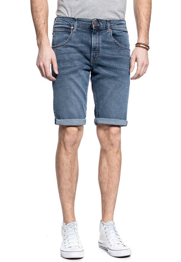 Wrangler - WRANGLER SPODNIE MĘSKIE COLTON SHORTS SLING SHOT W15VJP251 112127167. Okazja: na randkę, na co dzień. Materiał: skóra, denim, poliester, bawełna, jeans, elastan. Długość: krótkie. Wzór: aplikacja. Sezon: zima, lato. Styl: klasyczny, casual