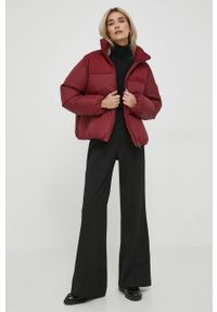 TOMMY HILFIGER - Tommy Hilfiger kurtka damska kolor bordowy zimowa. Kolor: czerwony. Materiał: syntetyk, poliester. Sezon: zima #3