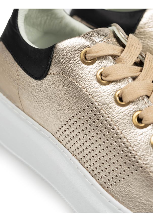 Baldinini Sneakersy | DE0410T10LA | Kobieta | Złoty. Kolor: złoty. Materiał: skóra. Wzór: aplikacja, nadruk