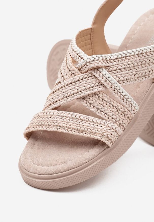 Renee - Różowe Sandały z Plecionymi Paskami Finozi. Okazja: na co dzień, na spotkanie biznesowe, do pracy. Zapięcie: pasek. Kolor: różowy. Sezon: lato. Styl: biznesowy, casual, elegancki