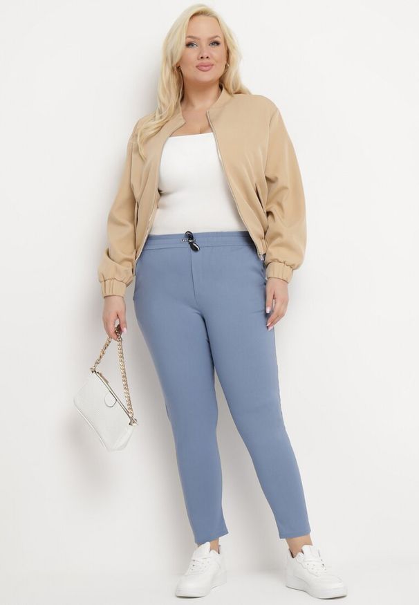 Born2be - Niebieskie Casualowe Spodnie z Elastyczną Gumką w Pasie i Ozdobnymi Sznurkami Penderia. Okazja: na co dzień. Kolor: niebieski. Styl: casual