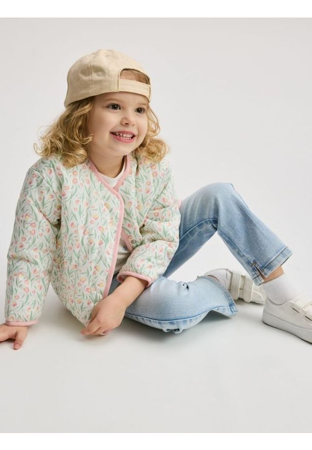 Reserved - Jeansy straight z rozcięciami - niebieski. Kolor: niebieski. Materiał: jeans