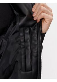 Calvin Klein Jeans Kurtka z imitacji skóry J30J324597 Czarny Regular Fit. Kolor: czarny. Materiał: skóra