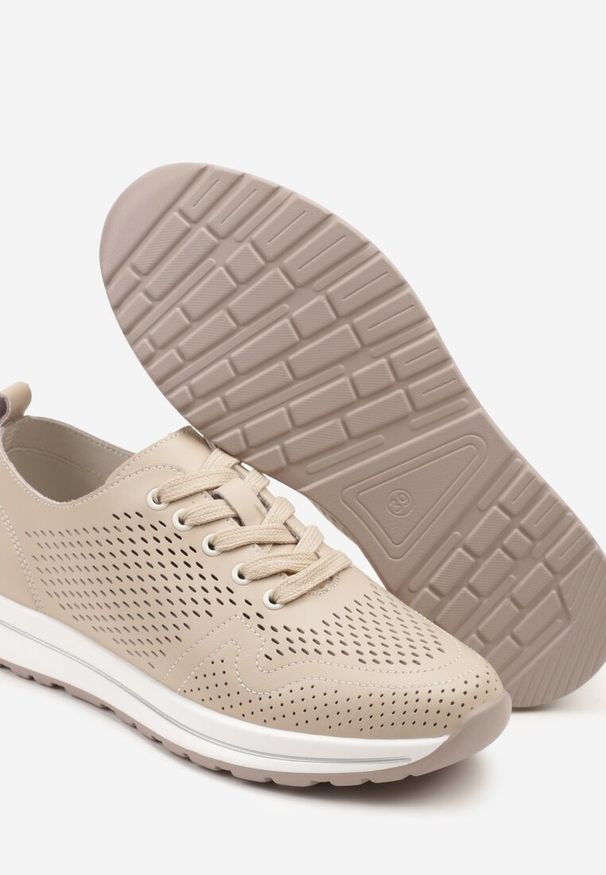 Born2be - Ciemnobeżowe Skórzane Sneakersy Ozdobione Perforacją Odrelia. Okazja: na co dzień. Kolor: beżowy. Materiał: skóra. Wzór: aplikacja. Obcas: na płaskiej podeszwie