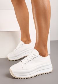 Born2be - Białe Sznurowane Sneakersy Trampki na Grubej Podeszwie z Ozdobnym Bieżnikiem Sanque. Kolor: biały. Materiał: jeans, bawełna