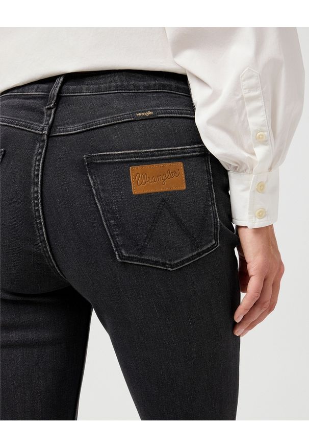 Wrangler - WRANGLER DAMSKIE SPODNIE JEANSOWE WRANGLER FIERCE FLARE CONSTELLATION 112362622