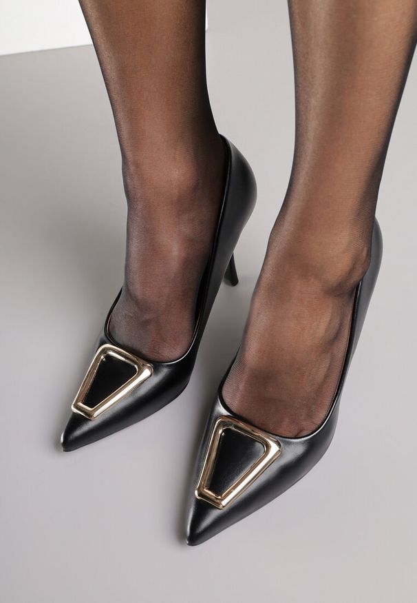 Renee - Czarne Szpilki Vices z Wkładką ze Skóry Naturalnej Ozdobione Klamrą Miava. Okazja: na spotkanie biznesowe, do pracy. Zapięcie: klamry. Kolor: czarny. Materiał: skóra. Wzór: aplikacja. Obcas: na szpilce. Styl: biznesowy, elegancki