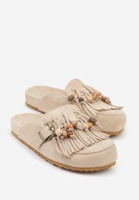 Renee - Ciemnobeżowe Klapki na Platformie Ozdobione Koralikami Klamrami i Frędzlami Leurecea. Okazja: na co dzień. Kolor: beżowy. Materiał: jeans. Wzór: aplikacja. Sezon: lato. Obcas: na platformie. Styl: casual, elegancki #2