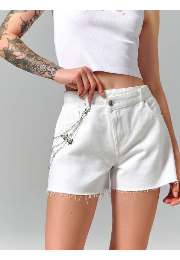 Sinsay - Szorty jeansowe - biały. Kolor: biały. Materiał: jeans