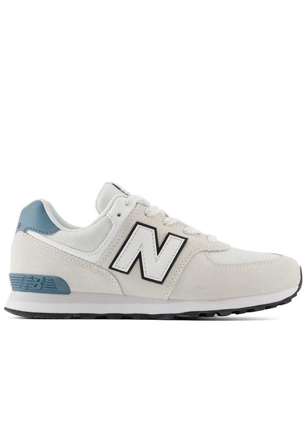 Buty młodzieżowe New Balance G5744LM - beżowe. Okazja: na uczelnię, na co dzień. Zapięcie: sznurówki. Kolor: beżowy. Materiał: materiał, syntetyk, zamsz. Szerokość cholewki: normalna. Model: New Balance 574. Sport: turystyka piesza