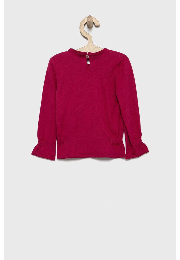 United Colors of Benetton Sweter dziecięcy kolor różowy. Okazja: na co dzień. Kolor: różowy. Materiał: dzianina. Wzór: aplikacja. Styl: casual