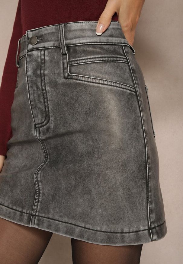 Renee - Szara Spódnica z Imitacji Skóry o Trapezowym Kroju Elortia. Okazja: na spotkanie biznesowe. Kolor: szary. Materiał: skóra. Styl: biznesowy, elegancki