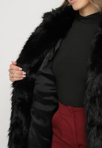 Born2be - Czarna Elegancka Kurtka Futerko z Paskiem z Klamrą Gonne. Okazja: na imprezę, na co dzień, na spacer. Kolor: czarny. Materiał: futro. Styl: elegancki #6