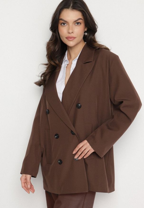 Born2be - Brązowa Dwurzędowa Marynarka o Pudełkowym Kroju Nilinne. Okazja: na spacer, na co dzień. Kolor: brązowy. Materiał: jeans. Styl: elegancki, casual