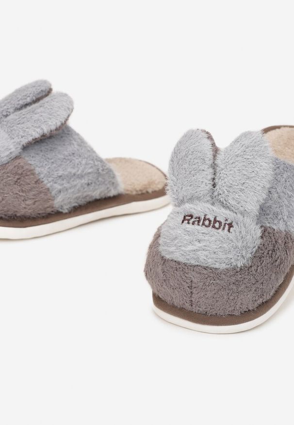 Born2be - Brązowe Futrzane Kapcie Królik Harash. Kolor: brązowy. Materiał: futro. Wzór: aplikacja. Obcas: na płaskiej podeszwie