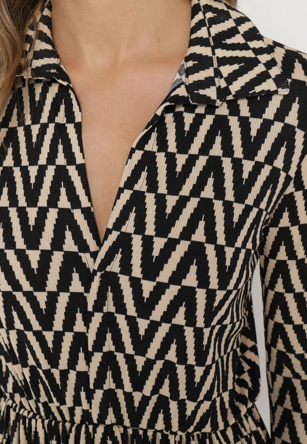 Born2be - Beżowo-Czarna Sukienka w Tygrysie Paski Chalmo. Okazja: na co dzień. Typ kołnierza: dekolt w serek. Kolor: beżowy. Długość rękawa: długi rękaw. Wzór: paski. Typ sukienki: proste. Styl: klasyczny, casual